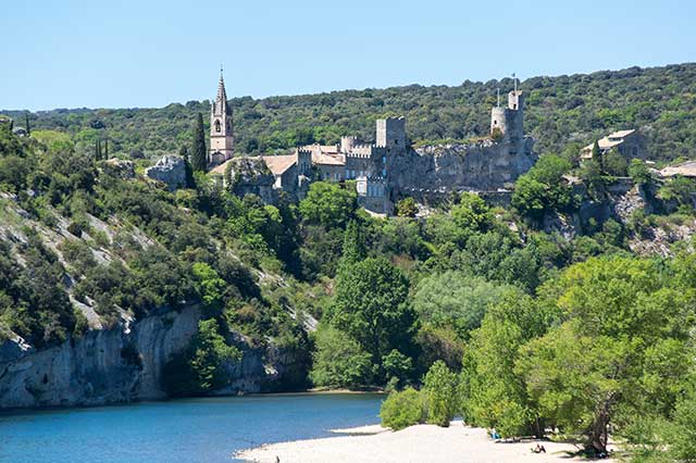 Découverte culturelle du village d'Aiguèze